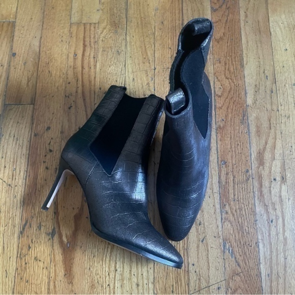 Paige Leather Gunmetal Crocodile Print Pull On Heel Booties Size 10